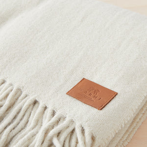 Lama blanket, natural, detail.