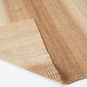 Handgewebter Teppich Cuyo. Stilvoll rustikal, vibrierend und intensiv aus reiner Schafwolle.