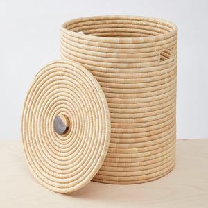 Großer geflochtener Wäschekorb Dengu mit Deckel aus Palmfaser - By Native