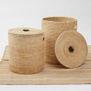 Geflochtene Wäschekörbe mit Deckel aus Palmfaser - By Native