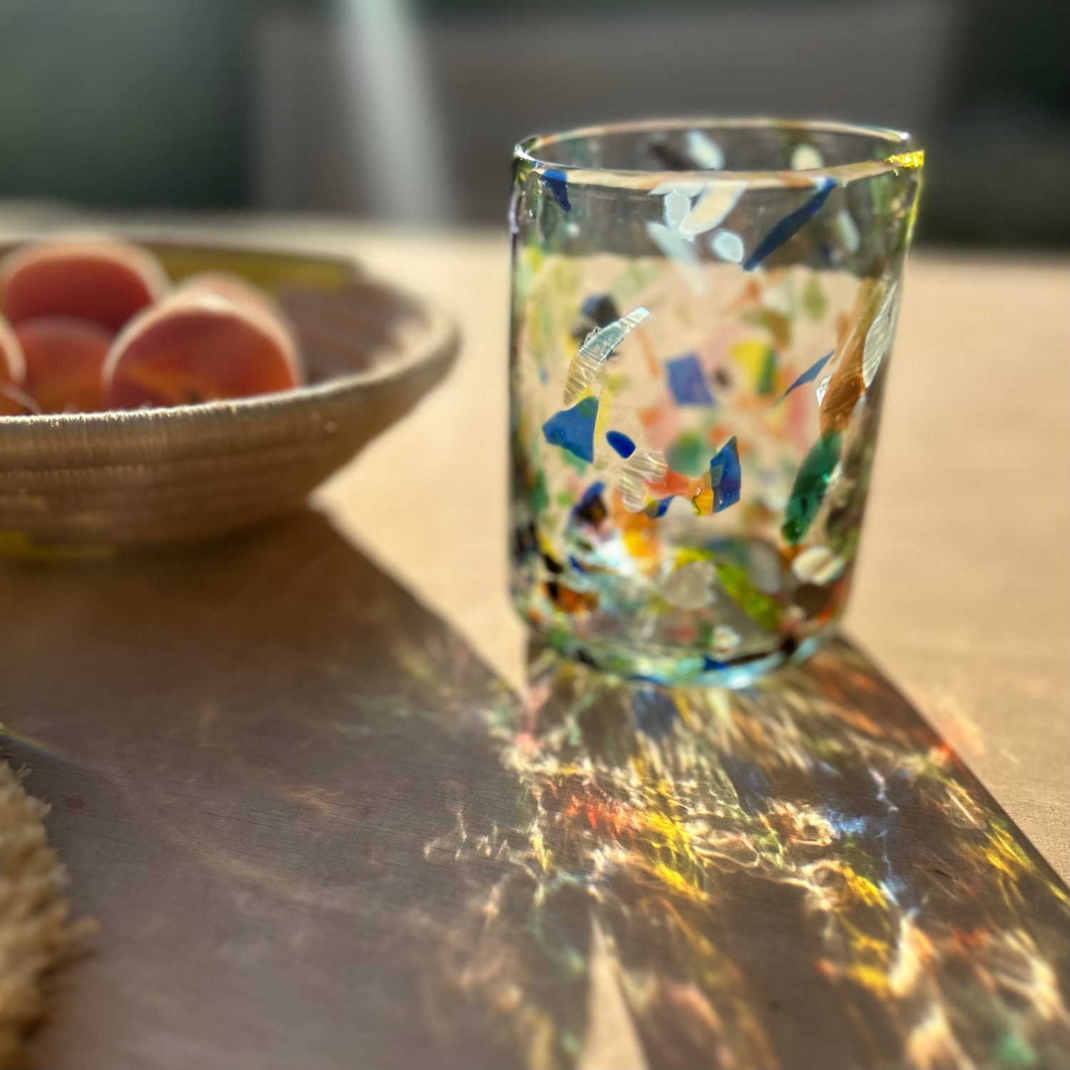 Terrazzo Trinkglas im Sonnenlicht - By Native