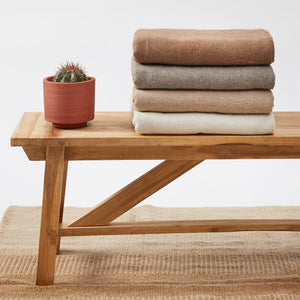Warme Lamadecken in Natur, Taupe, Beige und Braun - By Native