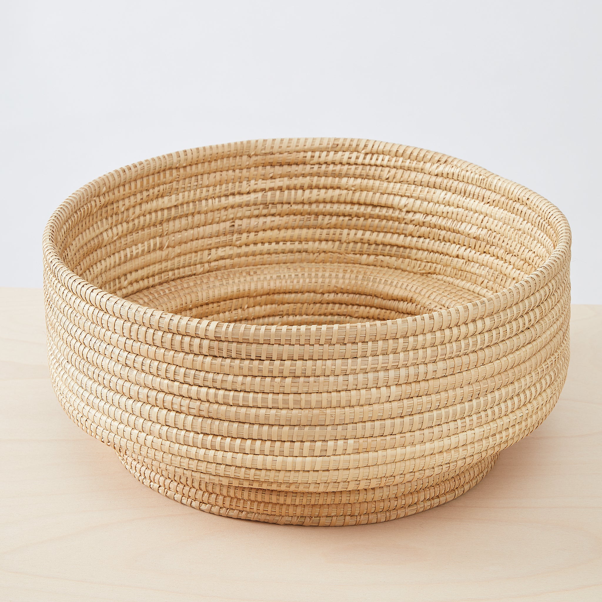 Grosser Korb Dengu aus Rattan von Hand geflochten. 