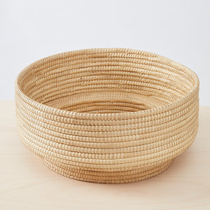 Grosser Korb Dengu aus Rattan von Hand geflochten. 