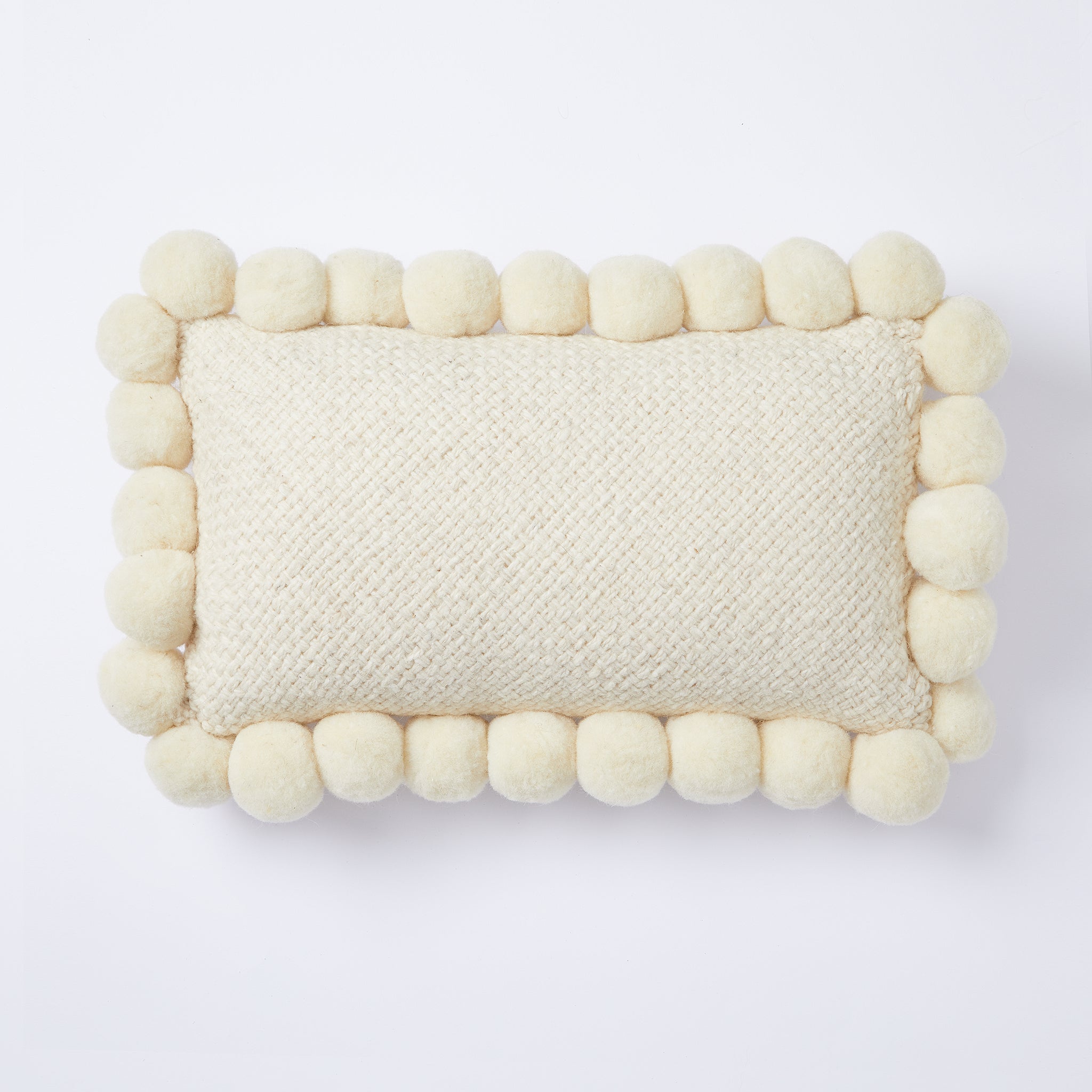Pompom Kissen Rechteck aus Schurwolle - By Native