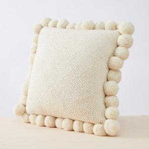 Hand-woven wool cushion PomPom Salta