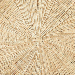 Detailaufnahme: BY NATIVE Sonnenteller Medium, handgeflochten aus Palmenblättern in Malawi