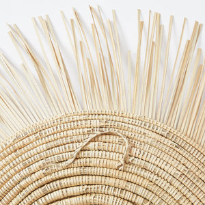 Detail BY NATIVE Sonnenteller Medium, handgeflochten aus Palmenblättern in Malawi
