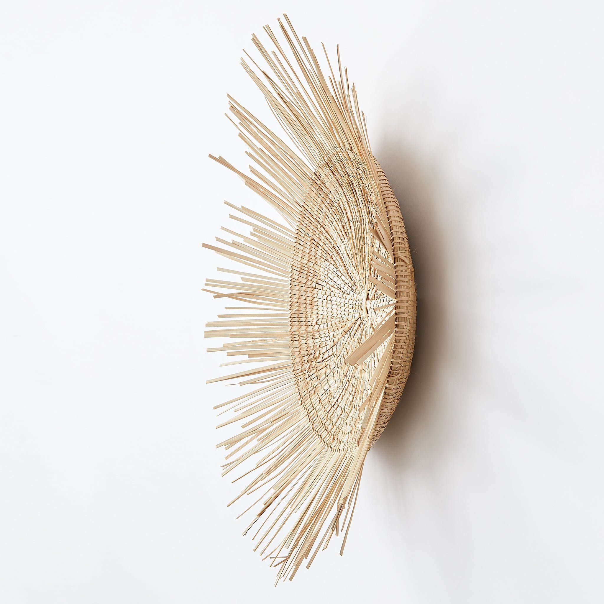 BY NATIVE Wanddeko "Sonnenteller", Groesse S aus Palmenfasern von Hand geflochten. 