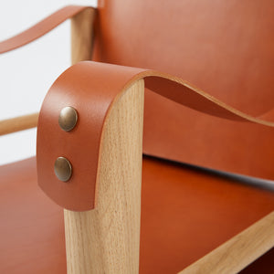 Detail Aufnahme Safari Chair Leder und Eichenholz
