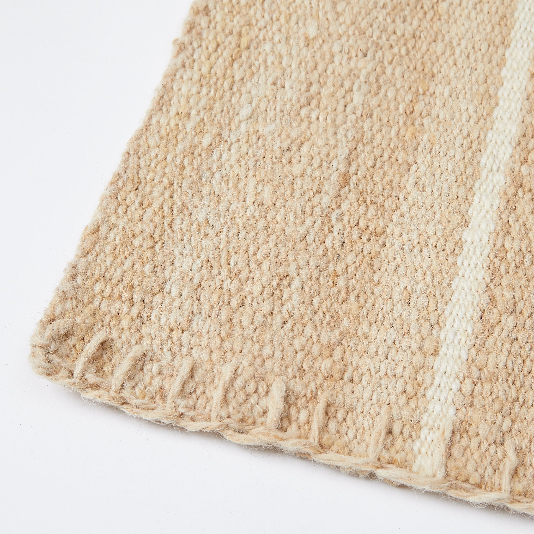 Handgewebter Teppich Monte aus 100% Schurwolle. Detailansicht.