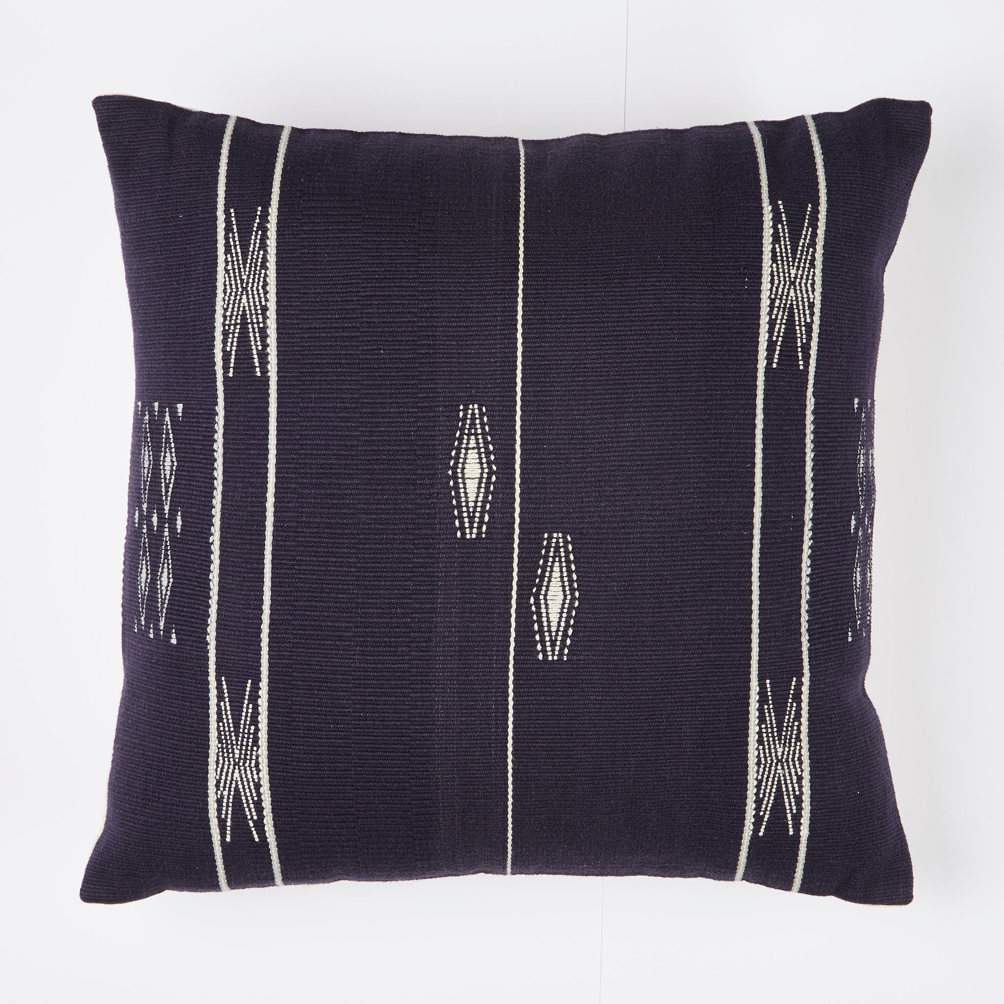 Hand woven cushion Noksen - By Native