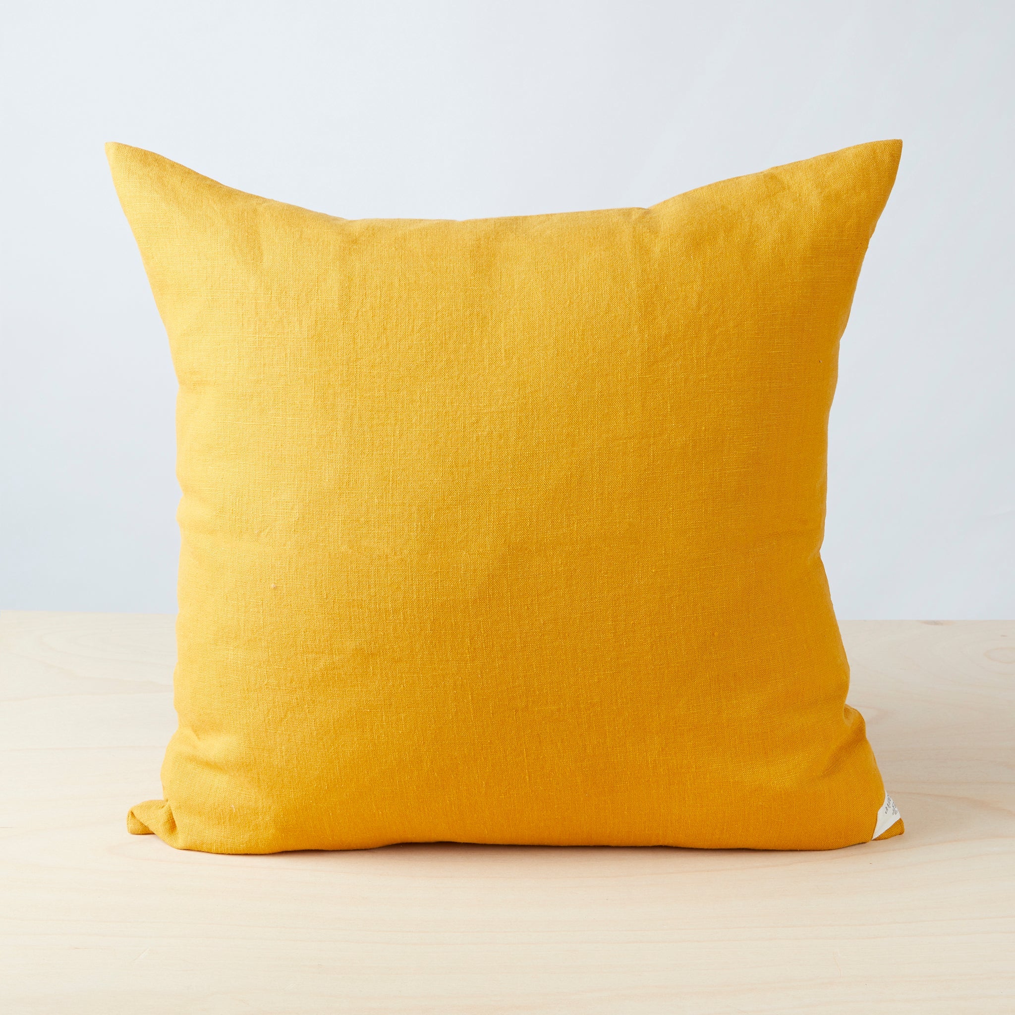Leinen Kissen / Kissenhülle in Farbe Safran - By Native