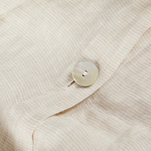 Stonewashed linen bed linen, detail with mother-of-pearl button - By Native